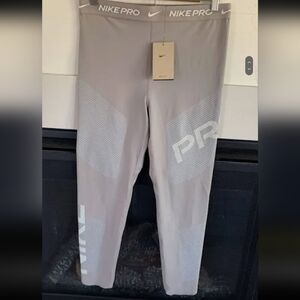 NWT WOMES NIKE PRO LEGGINGS